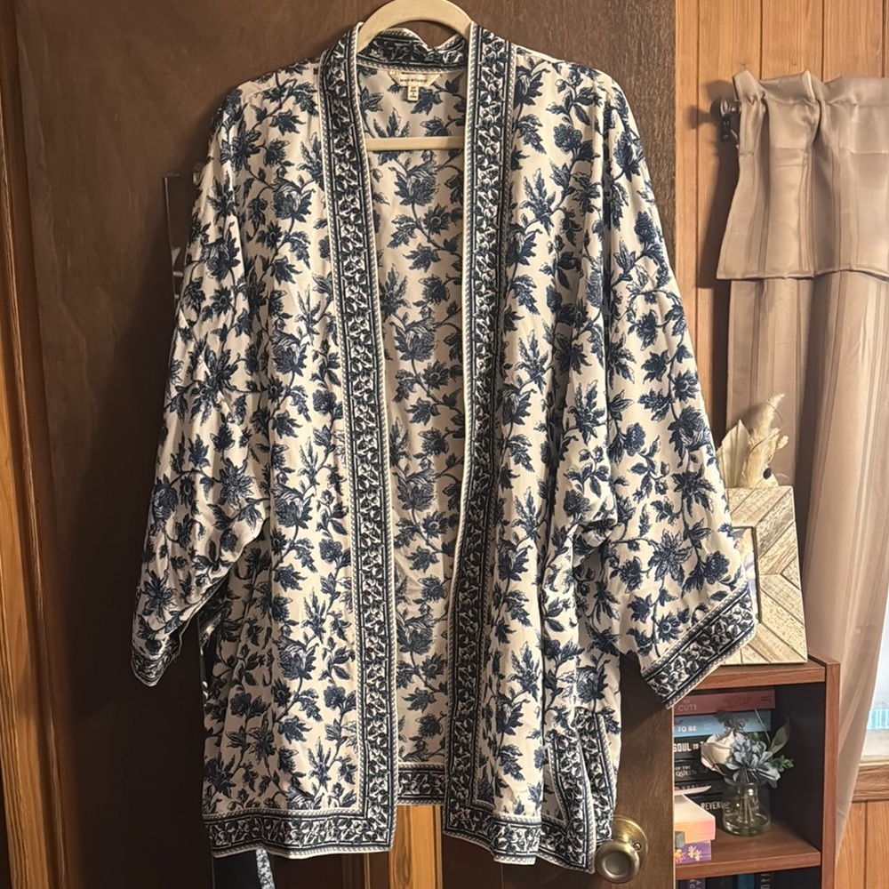Max Studio Blue and White Floral Kimono Blouse